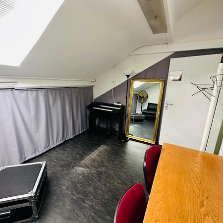 Raum Und Zeit Apartment Zurich Bagian luar foto